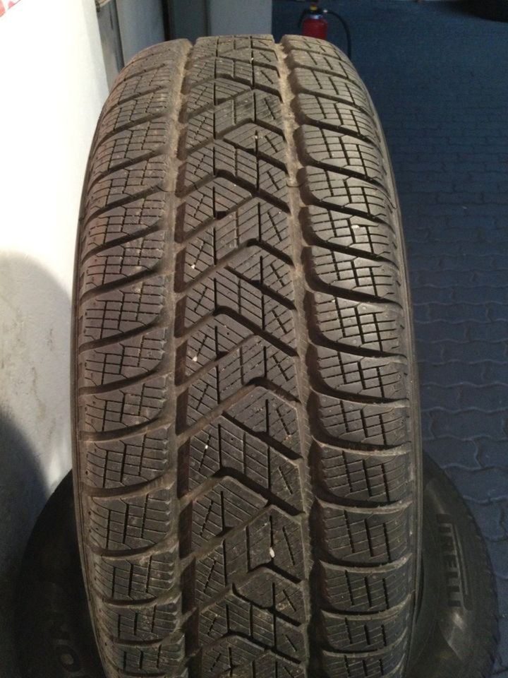 Winterreifen auf Stahlfelge VW Tiguan 215/65 R17 99H Pirelli Seal in Horn-Bad Meinberg