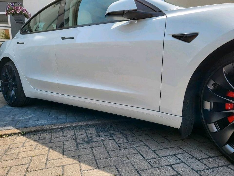 Tesla Model 3 Performance in Mönchengladbach