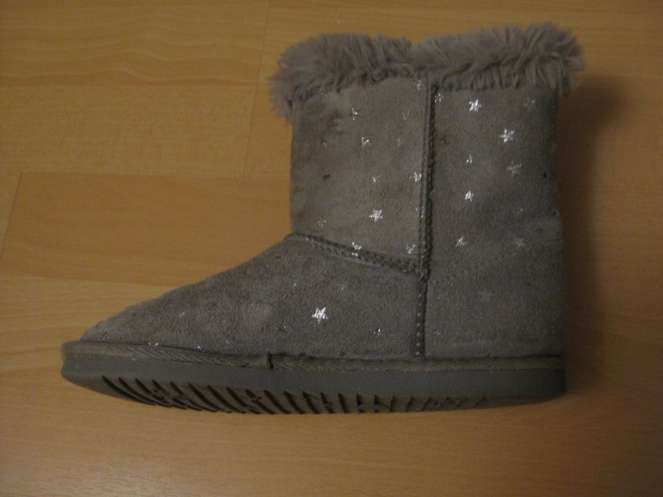 Winterstiefel hellgrau mit Glitzer-Sternchen Gr.35 in Egglham