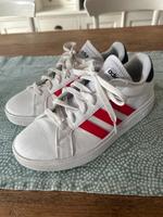 Adidas Sneaker Gr.37 1/3 weiß mit roten Streifen Nordrhein-Westfalen - Gladbeck Vorschau