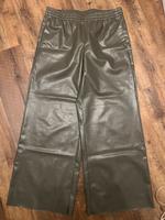 Tolle H&M Kunstleder Hose weit in M (schlammfarben) Nordrhein-Westfalen - Bornheim Vorschau