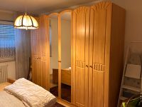 Schlafzimmerschrank hell sechs türig mit Spiegel Türen Nordrhein-Westfalen - Leichlingen Vorschau