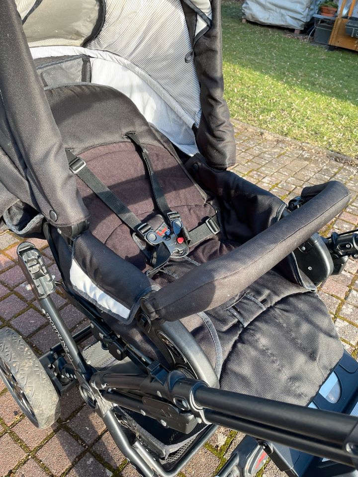 Kinderwagen von hartan mit Zubehör in Hann. Münden