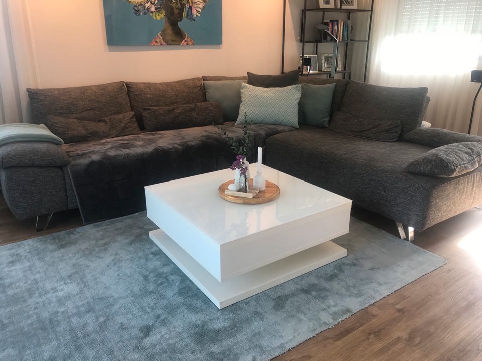 Hochwertiger weißer Couchtisch, massiv, drehbar, Sofa Tisch in Kelkheim