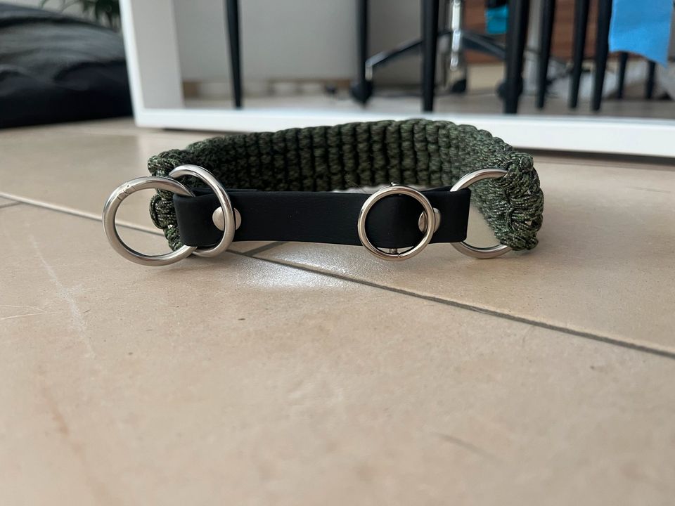 Paracord Halsband mit Zugstopp, Khaki Camouflage in Waiblingen