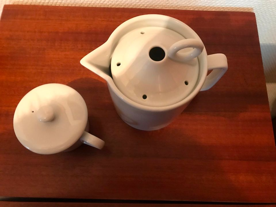 Teeset  Stövchen aus Holz Teekanne Teetasse in Tamm