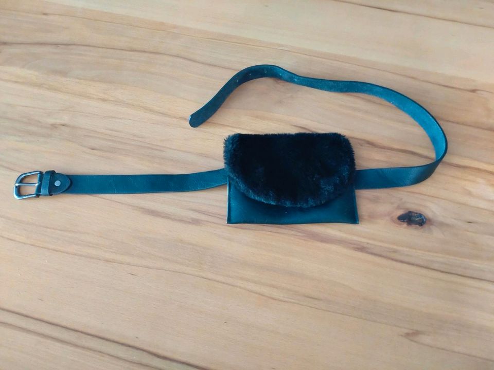 Vintage Hipster Gürteltasche Bauchtasche Leder Plüsch schwarz  Ab in Berlin