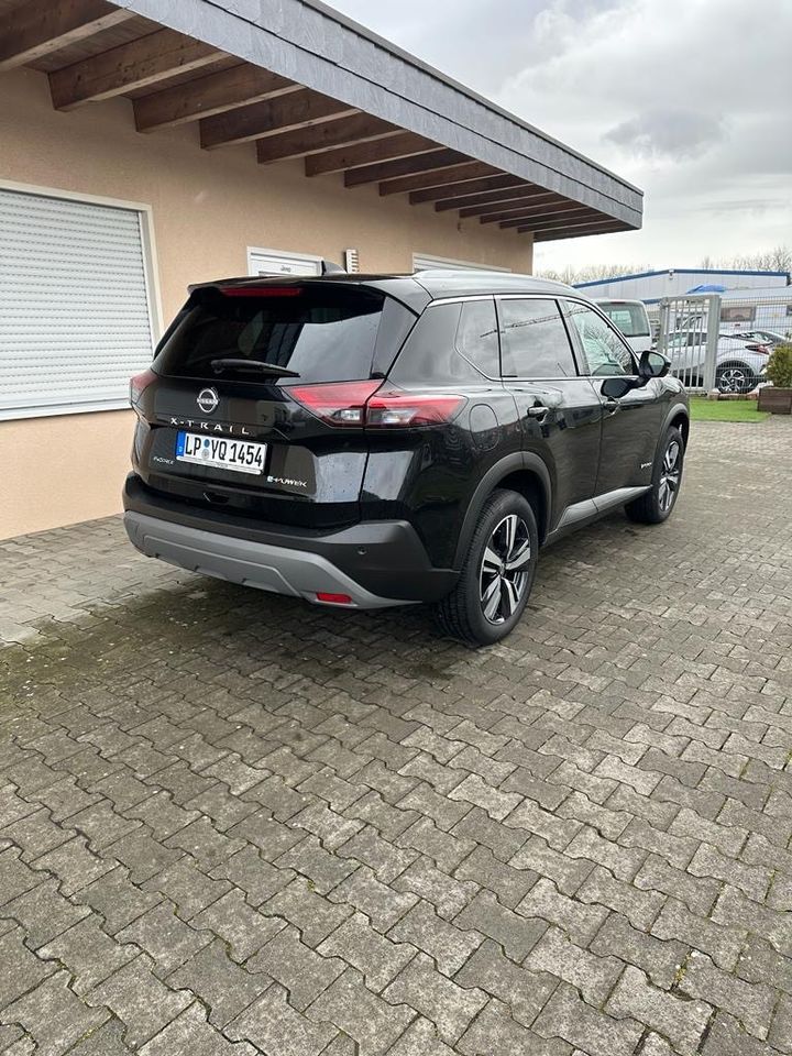 Nissan X-Trail SUV mieten Ersatzwagen Mietwagen sparsam Hybrid Allrad Vermietung Geländewagen Mietwagen Q5 X3 GLC in Lippstadt