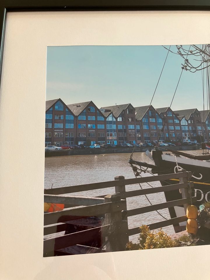 Kunstdruck in Ikea Bilderrahmen Leer Blick auf Schiff+Hafenstraße in Leer (Ostfriesland)