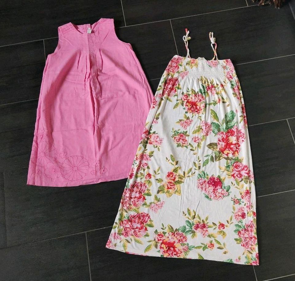 Mädchen 134 140: Kleider H&M rosa Rosen in Albachten