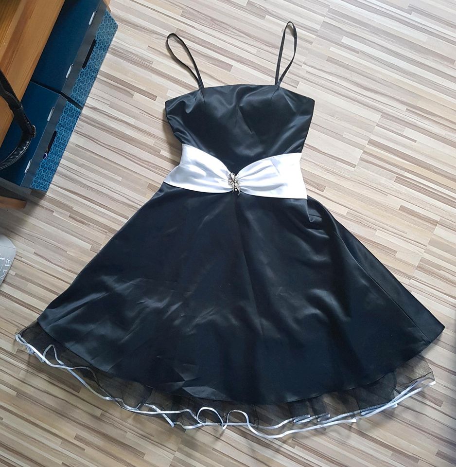 Niente Cocktailkleid Größe 36 in Peine