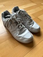 Weiße Nike Turnschuhe 5,5 oder 39 Kr. München - Haar Vorschau