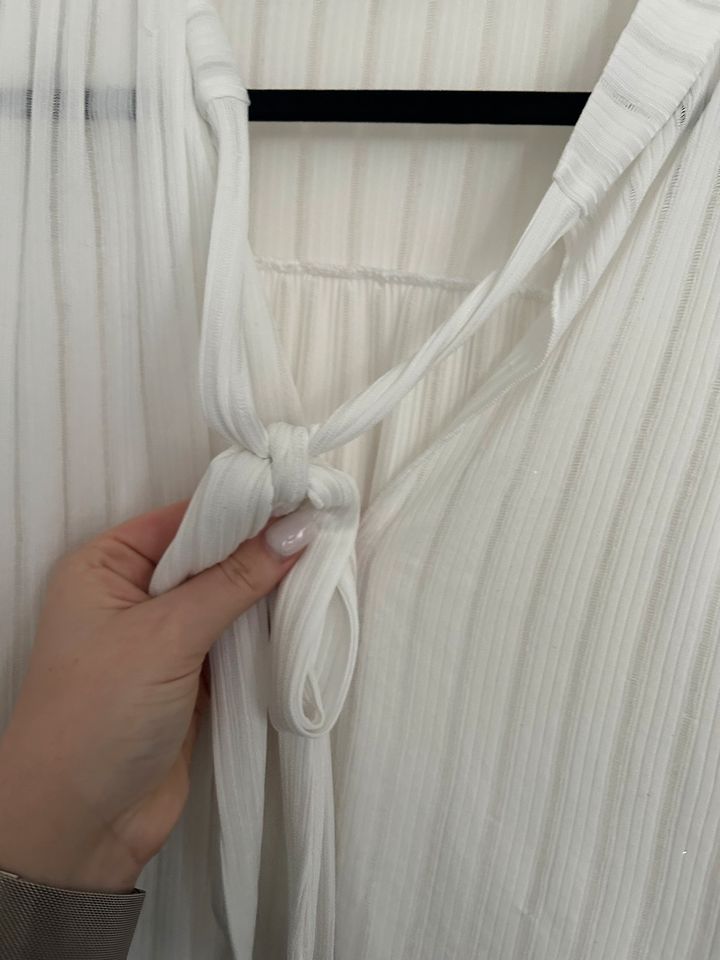 Weiße lockere Bluse von Zara mit Schluppe Größe XL in Leipzig