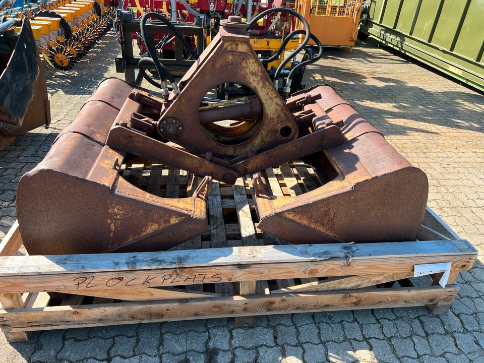 Fortschritt T 188 Bagger top Zustand in Neubrandenburg