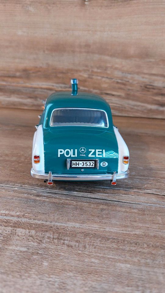 1:18 Mercedes Benz 180 Polizei Revell Modellauto in Eschwege