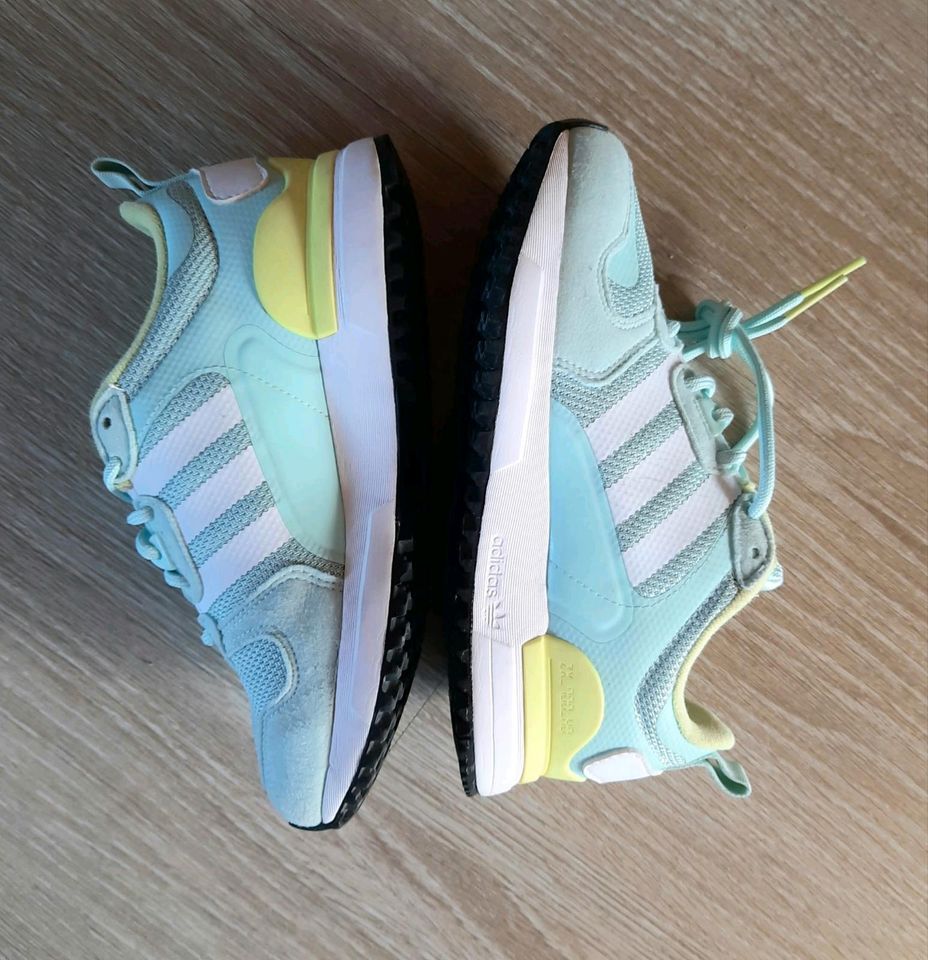 Adidas Originals ZX700 Sneaker low 35,5 in Wetzlar