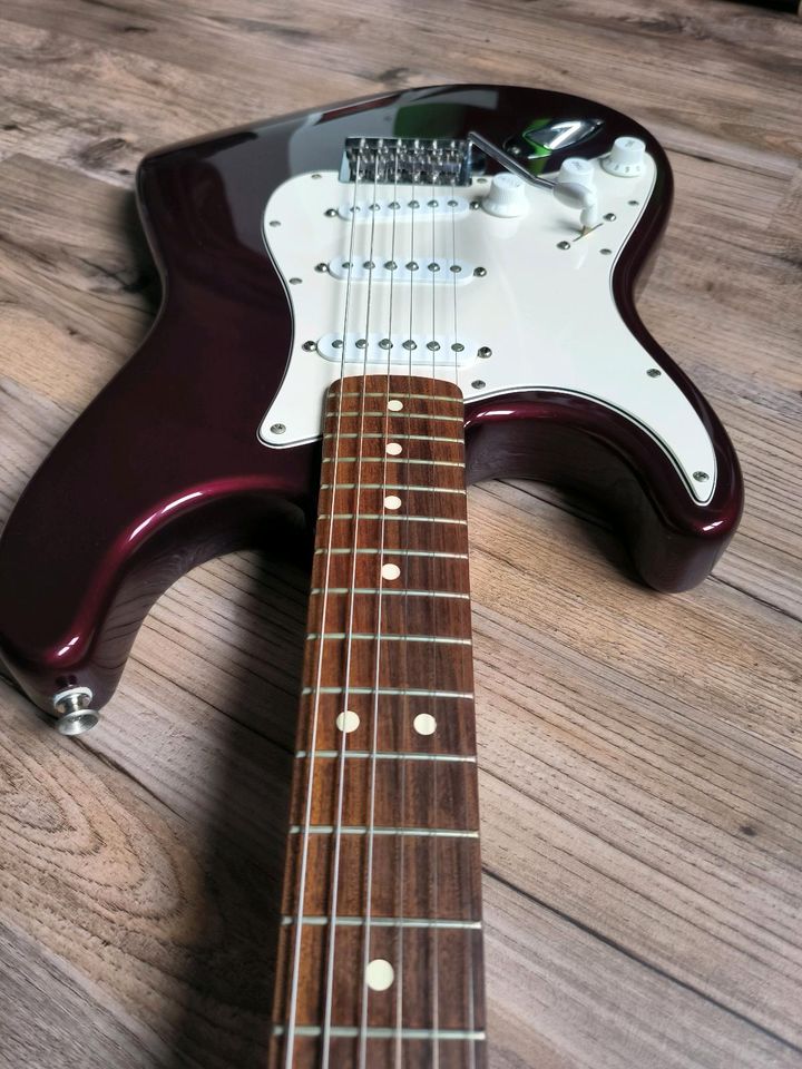 Fender Stratocaster Mexico Lefthand Wine Red in Mittenaar