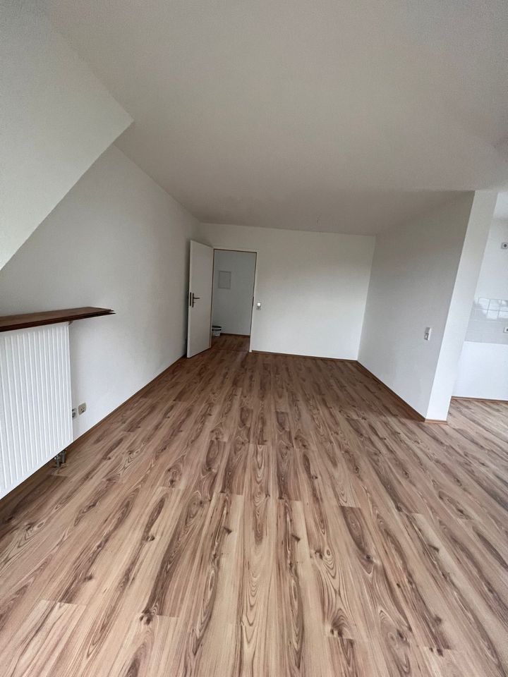 Erstbezug nach Sanierung! Helle 3 RW in ruhiger Lage mit Balkon in Großenehrich in Greußen