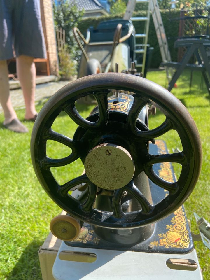 Singer Nähmaschine sehr schön in Potsdam