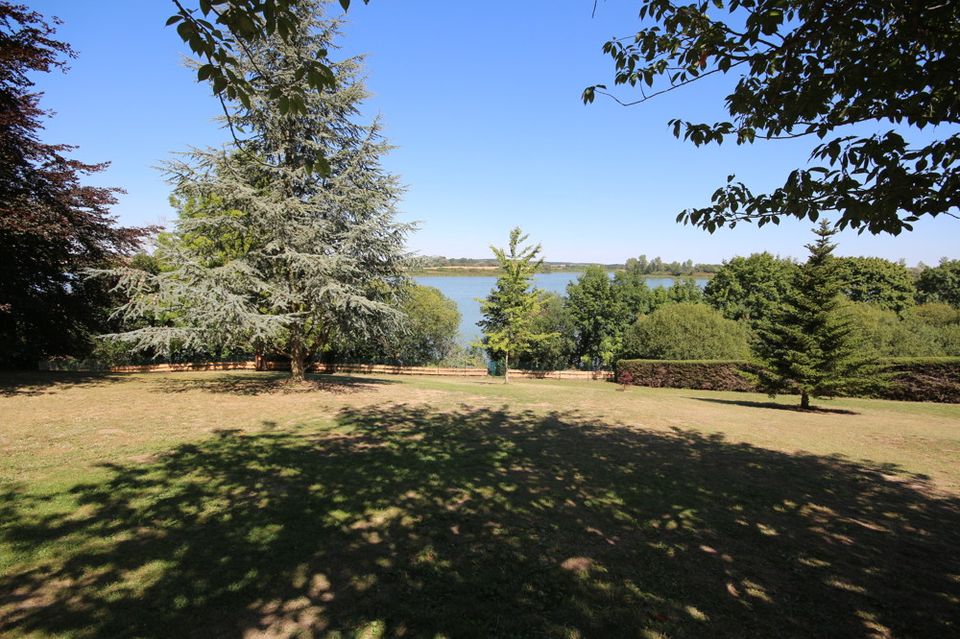 ALLES NEU-EINZIEHEN FERTIG, HOCHWERTIGES 3 Familien Landhaus direkt am SEE, BOOTSSTEG, BOOT, Video in Nordwestuckermark