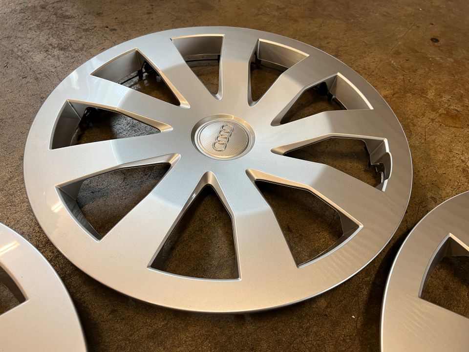 4x 15 Zoll Audi Radkappen Felgendeckel Raddeckel 82A601147 A1 in Brühl