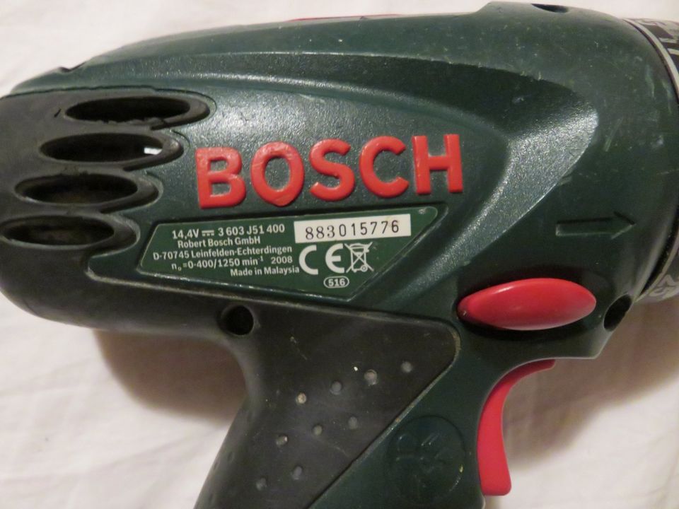 2 Akkus mit Ladegerät 14 Volt für Bosch Akkuschrauber gebraucht in Bornheim