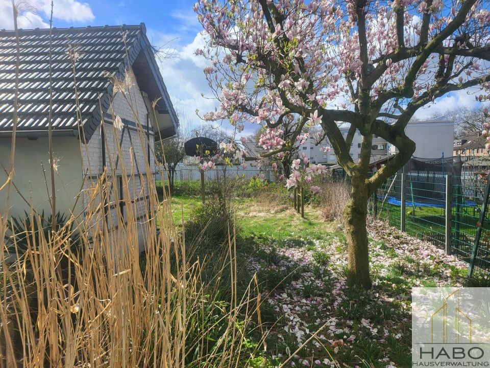 Große Erdgeschoss-Wohnung mit Balkon und Garten in Herne