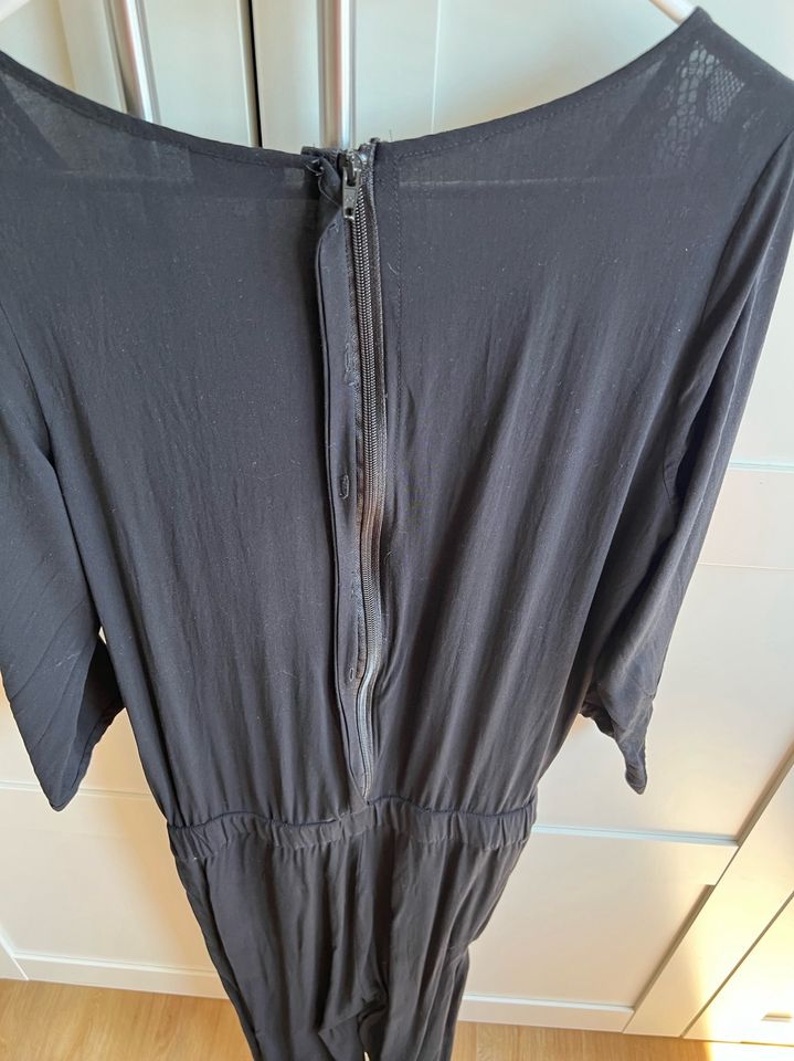 Jumpsuit mit Spitze, Vero Moda in Gießen