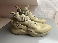 Nike Sneaker Khaki Damen Größe 40,5 München - Au-Haidhausen Vorschau