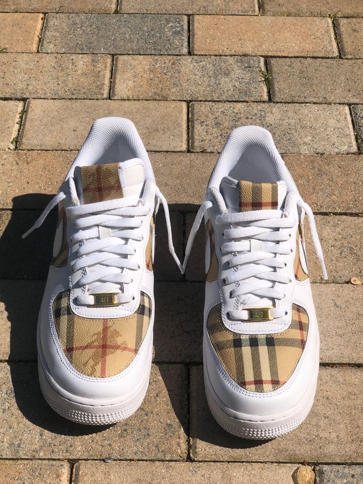 Burberry Nike Air Force 1 Sonderanfertigung, Größe43, Zustand Neu in Berlin