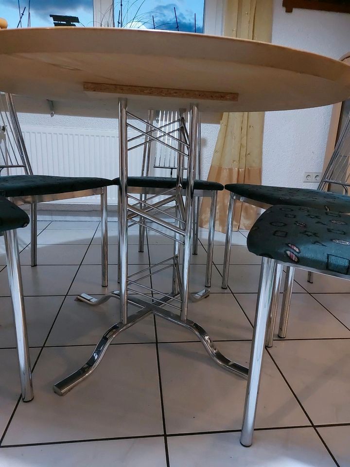 runder Esstisch mit 6 Stühlen (36) in Malsch