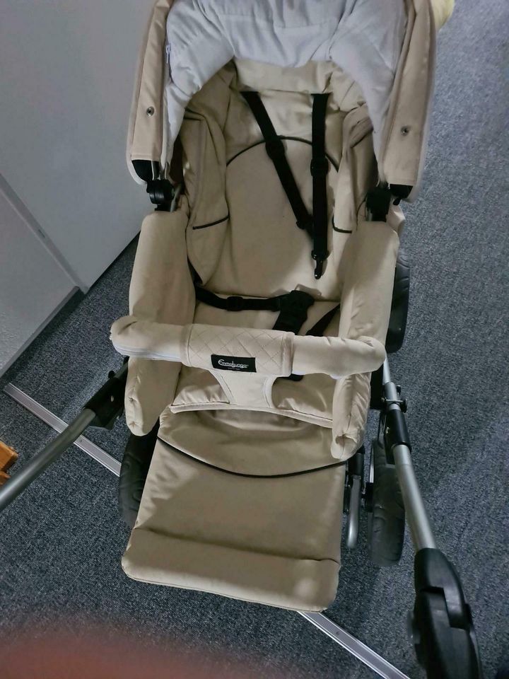 Wunderschöner Kinderwagen von Emmaljunga in Verden