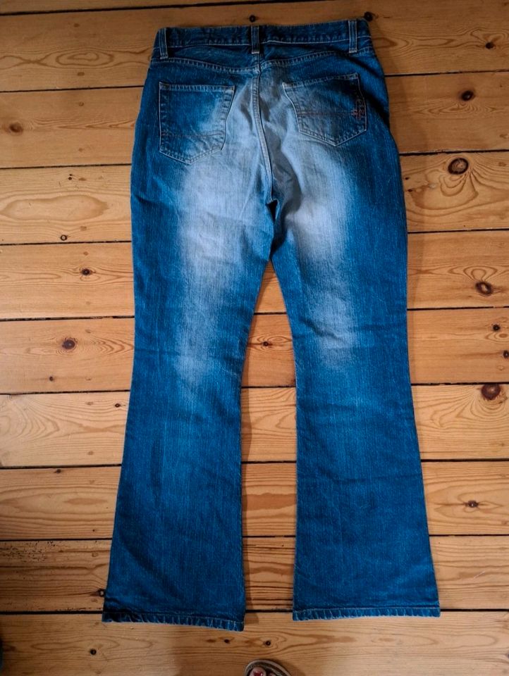 Jeans Bootcut Größe 32/34 in Berlin