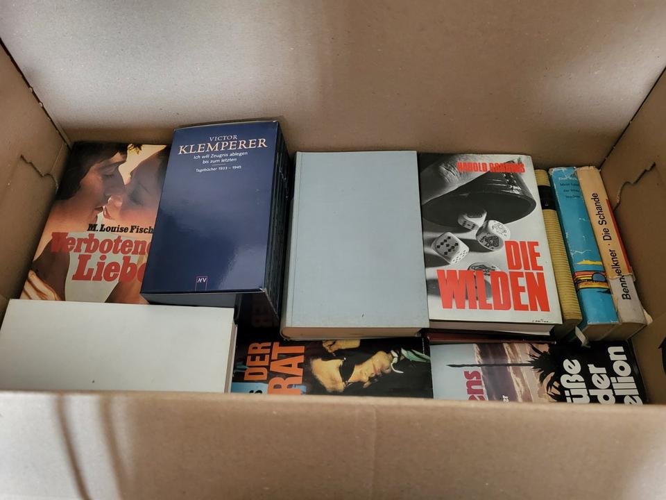 13 Bücherkisten zu verschenken! in Berlin