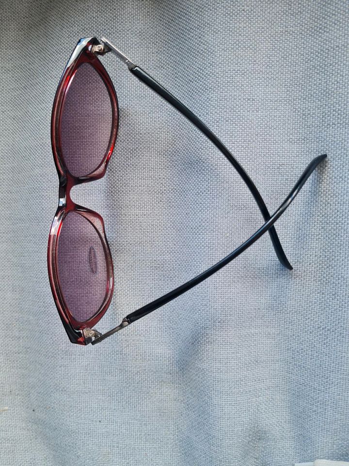 Vintage Rot Schwarz Sonnenbrille Cat .2  UV 400 in Solingen