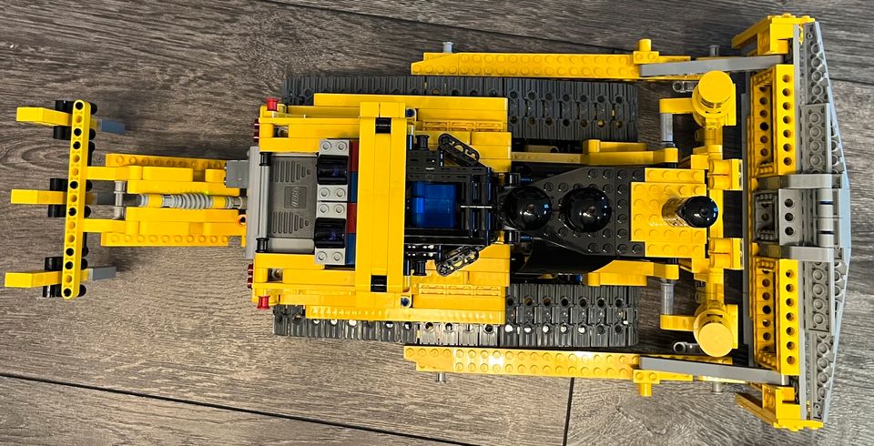 Lego Technic 8275 Bulldozer neuwertig mit OVP in Velbert