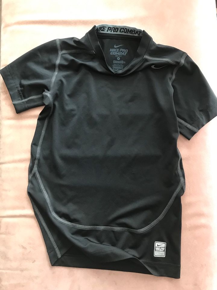 Nike Funktionsunterwäsche Shirt Kurzarm für Kinder Größe M in  Schleswig-Holstein - Ellerau | Freunde und Freizeitpartner finden | eBay  Kleinanzeigen ist jetzt Kleinanzeigen