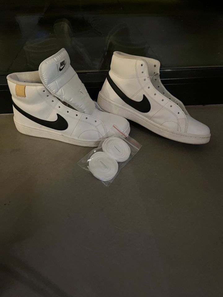 Nike Sneaker in Bedburg-Hau