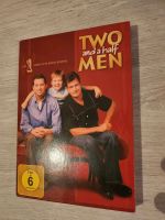 DVDs  Two and a half Men 1 Staffel  481 Minuten Laufzeit Niedersachsen - Bad Laer Vorschau