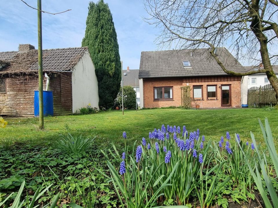Anlage oder Eigenheim - Solides Zweifamilien- /Wohnhaus in ruhigem Wohngebiet in Dünsen in Harpstedt