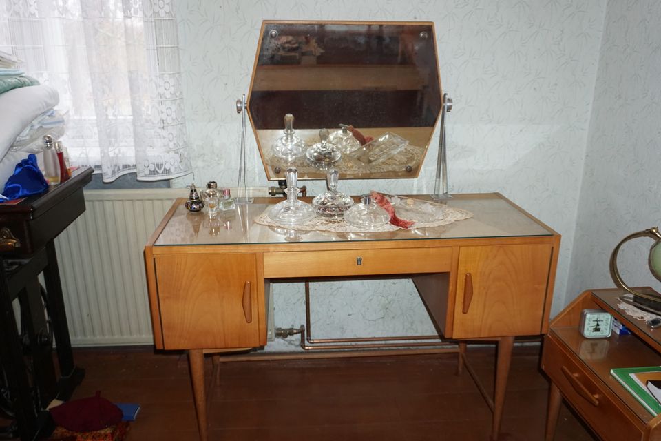 Vintage Hellerau Schlafzimmer 50er Jahre 5 Möbel Schminktisch .. in Doberschau