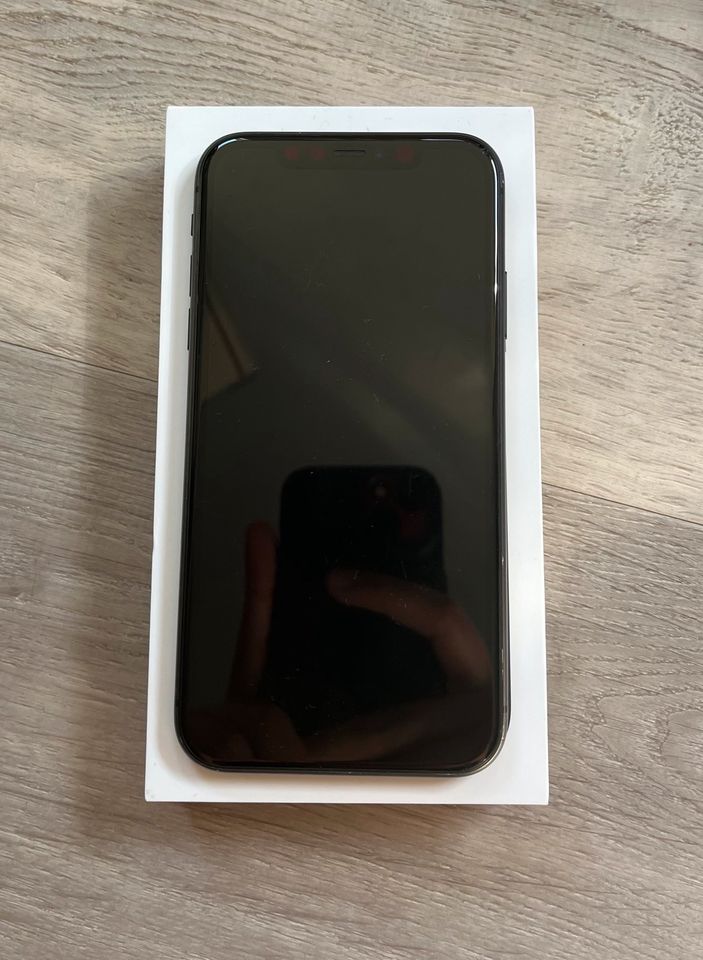 Apple IPhone 11 128 GB, guter Zustand in Gründau