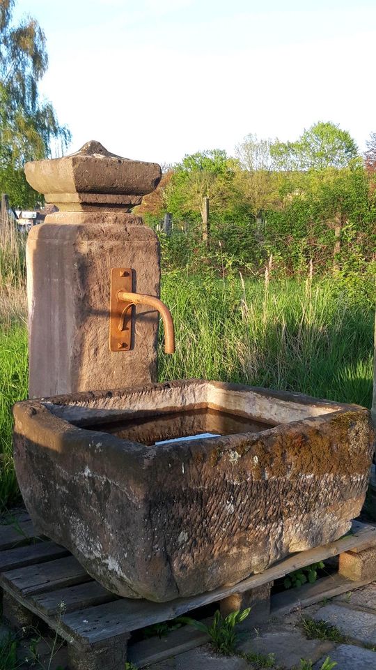 Sandsteinbrunnen,Sandsteintrog,Brunnen,Steintrog,Sandstein in