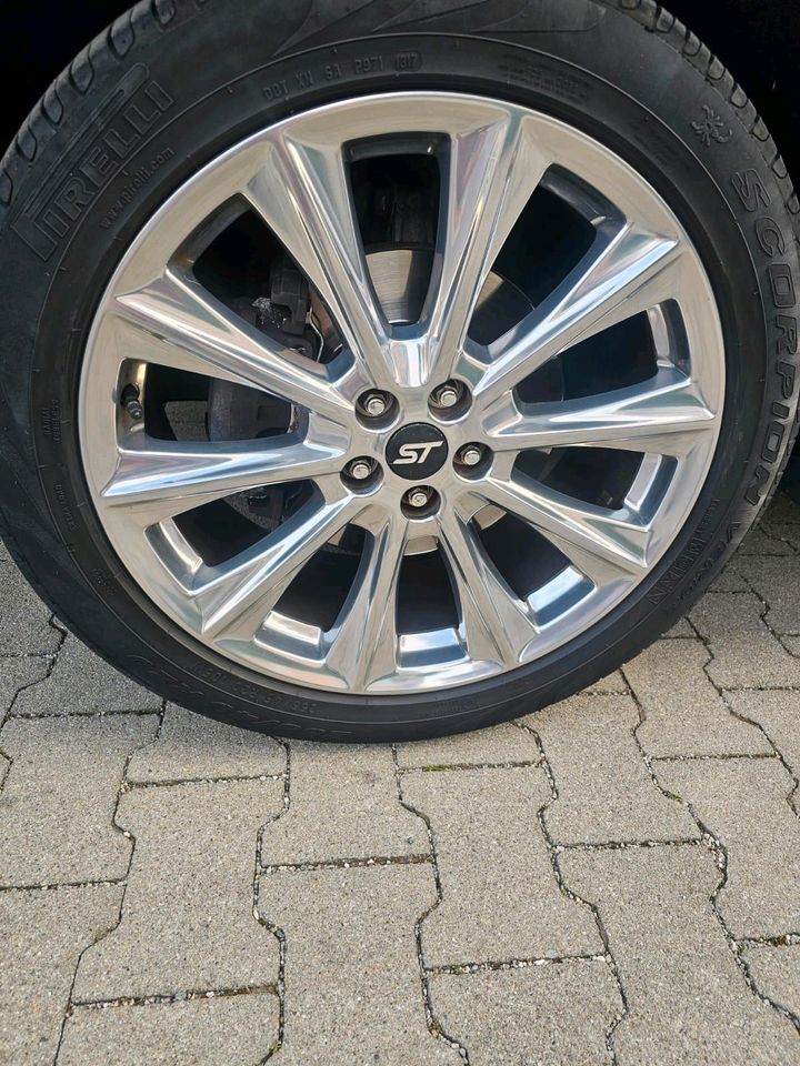Ford Edge Chrom Felgen 245/45 R20 105 W mit Pirelli Sommerreifen in München