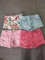 Hosenpaket, Shorts, kurze Hosen, Jeans,  Mädchen Gr.152 Nordrhein-Westfalen - Salzkotten Vorschau