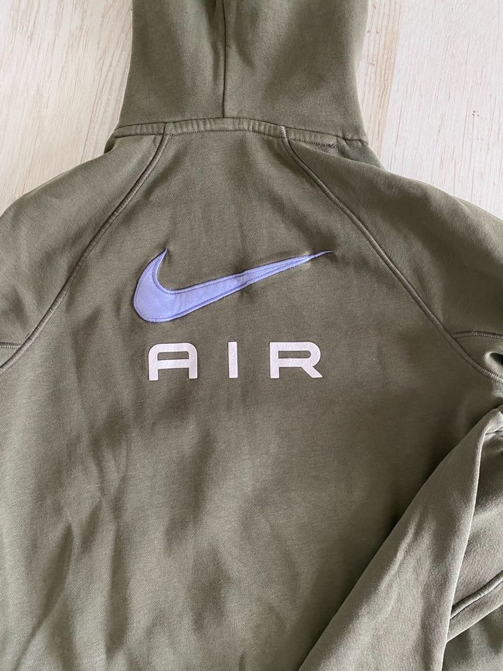 Nike Air Hoodie mit Hose Gr. L (146/152/158) in Baunatal