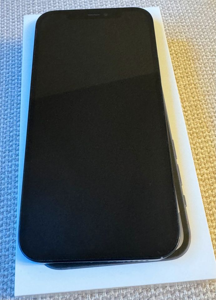 iPhone 12, black, 64 GB in Hannover