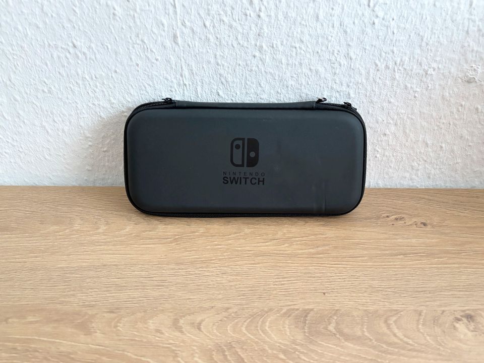 Nintendo Switch Case schwarz in Göttingen