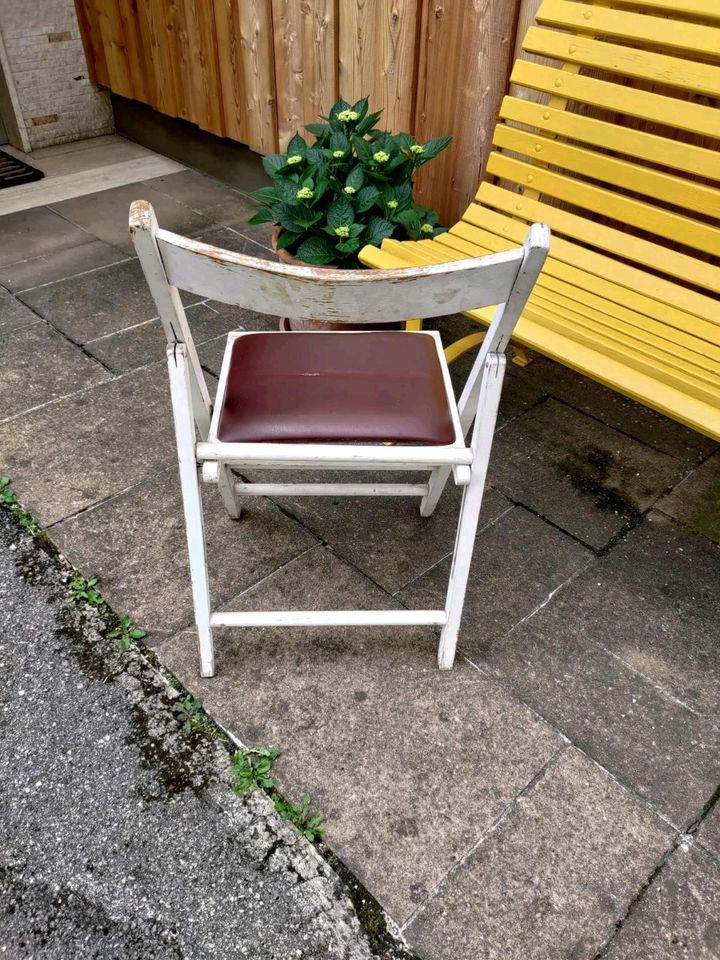 Einzigartiger Shabby Vintage Retro Stuhl Klappstuhl weiß Holz Diy in Glonn