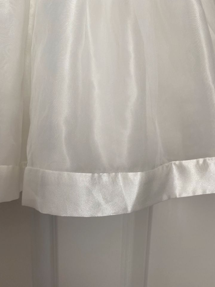 Hochzeitskleid für ein kleines Mädchen in Riesa